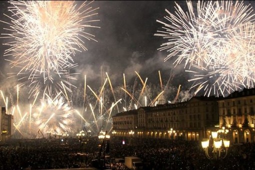 San Giovanni, 63mila persone in piazza Vittorio per i fuochi d'artificio
