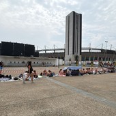Già lunghe code per i fans in attesa del concerto di questa sera di Marracash