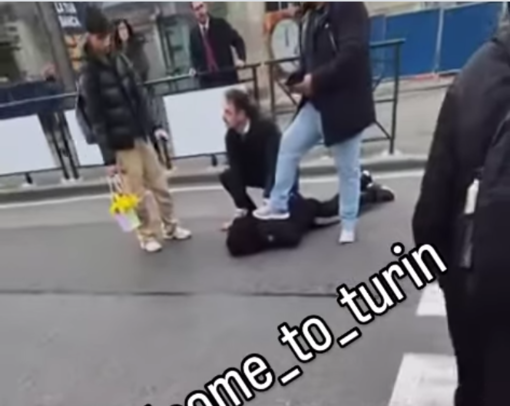 Scippo a Porta Susa, il consigliere della Lega diventa "agente" e blocca il ladro a terra