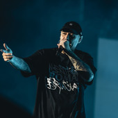 Fabri Fibra porta il nuovo album al Flowers Festival: Quando il mondo brucia, noi che facciamo?&quot;