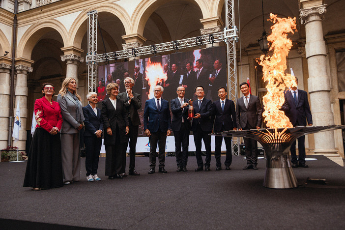 Torino ha acceso la Fiaccola della Universiade invernale di Changchun 2027 Torino ha acceso la Fiaccola della Universiade invernale di Changchun 2027