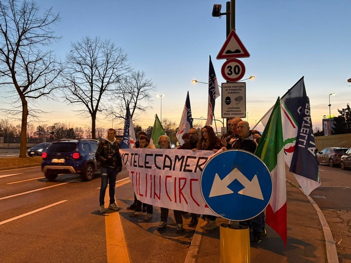 Flash mob contro le telecamere