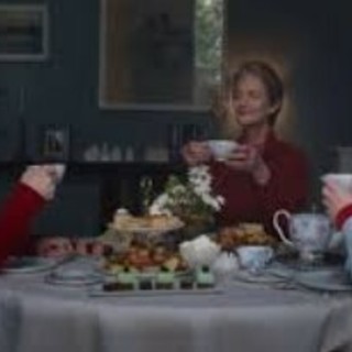 Un momento di "Father Mother Sister Brother"