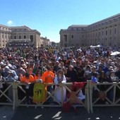 Un momento della cerimonia in piazza San Pietro