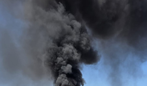 Rivalta di Torino, incendio nella zona industriale Pasta: vigili del fuoco in azione [VIDEO]