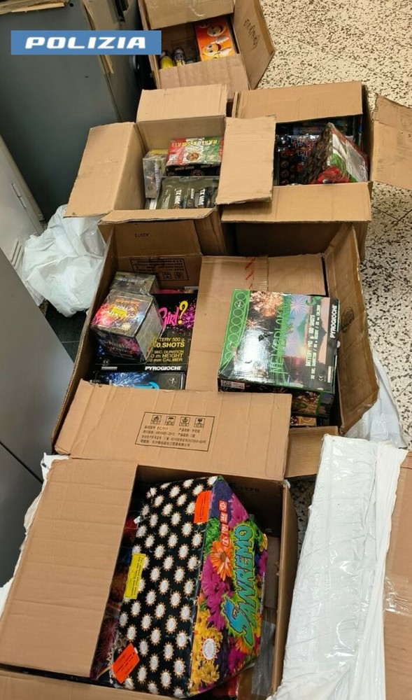 Givoletto, deteneva oltre 130 chili di fuochi d'artificio illegali: denunciato Givoletto, deteneva oltre 130 chili di fuochi d'artificio illegali: denunciato