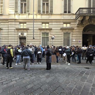 "Fateci solo lavorare": sit-in dei venditori del suk di via Carcano contro le regole della Regione "Fateci solo lavorare": sit-in dei venditori del suk di via Carcano contro le regole della Regione