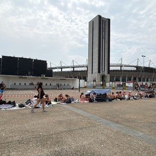 Già lunghe code per i fans in attesa del concerto di questa sera di Marracash