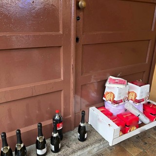 Le donazioni dei residenti ai poliziotti