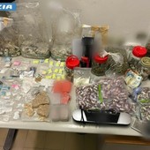 La droga sequestrata in un alloggio di Aurora