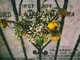 Cimiteri chiusi a Settimo. I fiorai e gli addetti del cimitero portano i fiori ai defunti