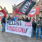 Il Comitato del No in piazza Castello: "Prima battuta d'arresto per Meloni"
