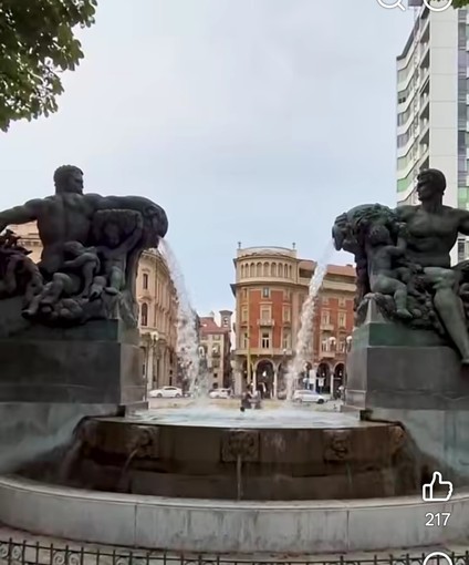 Torna a zampillare l'acqua nella fontana Angelica di piazza Solferino Torna a zampillare l'acqua nella fontana Angelica di piazza Solferino