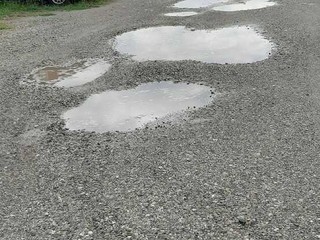 I cittadini protestano per le buche a Falchera I cittadini protestano per le buche a Falchera