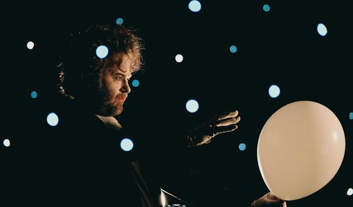 Il Fringe Festival chiude con un viaggio immersivo nello spazio e nel tempo Il Fringe Festival chiude con un viaggio immersivo nello spazio e nel tempo