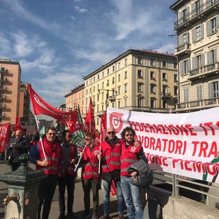 Sindacati da Torino a Milano in piazza per chiedere ad Amazon più garanzie per i lavoratori