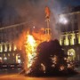 Dopo 10 anni il farò di San Giovanni cade dal lato sbagliato