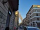 Vistosa colonna di fumo in città: in fiamme alcune baracche a parco Michelotti