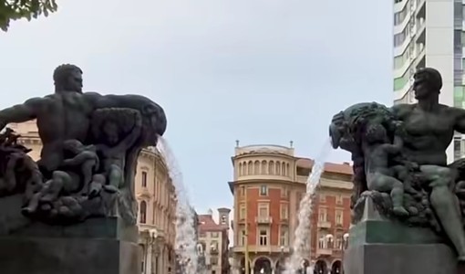 Torna a zampillare l'acqua nella fontana Angelica di piazza Solferino Torna a zampillare l'acqua nella fontana Angelica di piazza Solferino