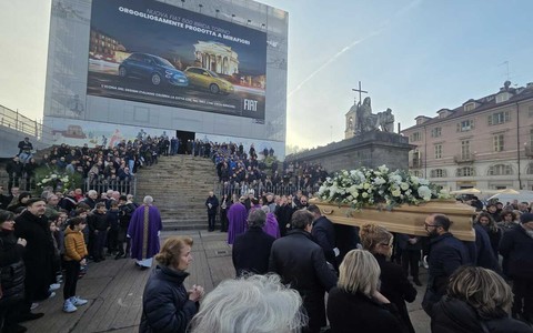 Chiesa della Gran Madre gremita per l'ultimo saluto al patron di Acqua Sant'Anna