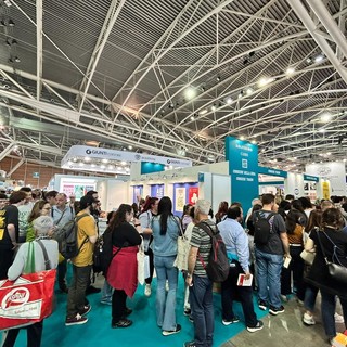 I &quot;vassalli&quot; di Barbero all'assalto del firmacopie al Salone del Libro