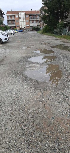 I cittadini protestano per le buche a Falchera I cittadini protestano per le buche a Falchera