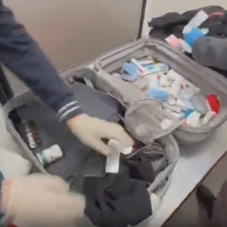 Farmaci sequestrati dalla Guardia di Finanza all'aeroporto di Caselle