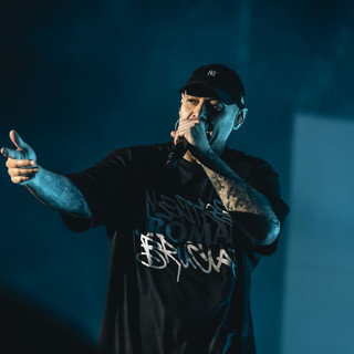 Fabri Fibra porta il nuovo album al Flowers Festival: Quando il mondo brucia, noi che facciamo?&quot;