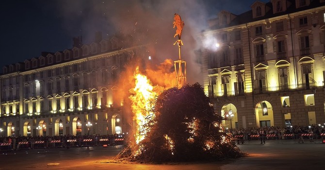 Dopo 10 anni il farò di San Giovanni cade dal lato sbagliato