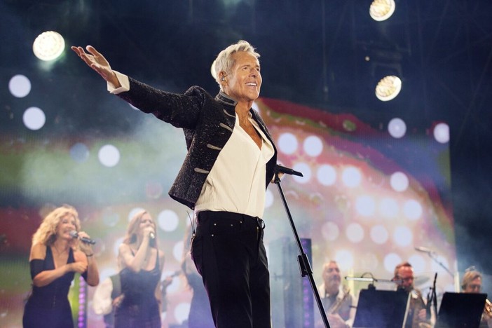 Claudio Baglioni chiude in piazza San Carlo a Torino il suo tour "La vita è adesso"