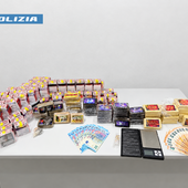 Alcuni degli oggetti sequestrati dalla Polizia Alcuni degli oggetti sequestrati dalla Polizia