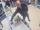 Campidoglio: ladro a volto scoperto ruba cellulare in un negozio di calzature