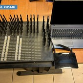 Barriera Milano, pusher e hacker in casa: scoperto con dosi di droga e 157 Sim attive