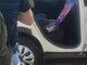 I ladri hanno portato via l'intera portiera dell'auto
