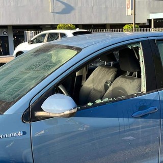 Topi d'auto scatenati in via Stradella: svaligiata la macchina dell'ex assessore Unia