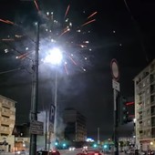 Mezzanotte di fuochi in piazza Carducci, la protesta dei residenti