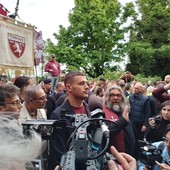 In migliaia a Superga rendono omaggio al Grande Torino: &quot;Invincibili e Immortali&quot;