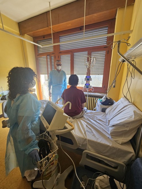 Operata per calcolosi renale all'ospedale di Orbassano mentre ascolta la sua playlist preferita