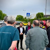 Grimaldi e Cera con i lavoratori di Italdesign a Moncalieri