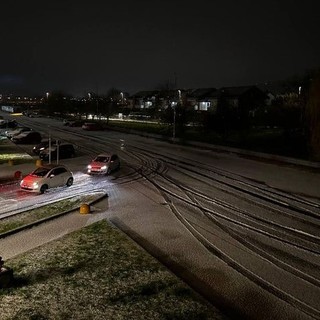 Dopo la pioggia ecco la grandine: strade imbiancate tra Moncalieri e Trofarello