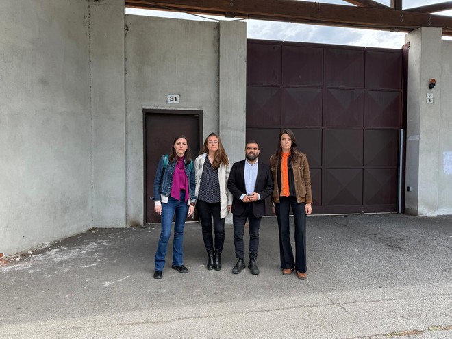 Gli esponenti di AVS in visita al Cpr di Torino