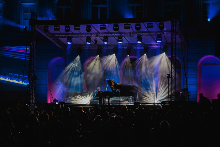 Motta torna sul palco dell'Hiroshima Mon Amour con il primo tour in piano solo