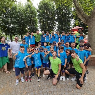 I giovani di Beinasco dopo aver ripulito il parco di via De Nicola