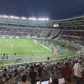 Un momento del derby di ieri, preceduto da tensioni e incidenti