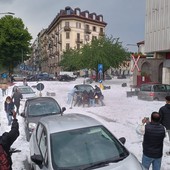 Borgo Dora &quot;affoga&quot; nei vecchi incubi, strade e negozi allagati dopo la tempesta: &quot;Siamo stufi&quot;