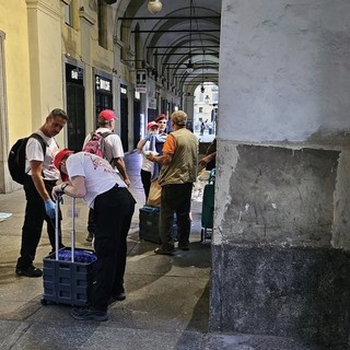 I Guardian Angels di Torino cercano aiuto: “Ci servono due carrelli per aiutare i senzatetto”