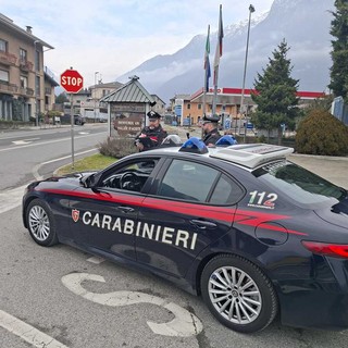 Malato di Alzheimer si mette alla guida, l'intervento dei carabinieri evita il peggio