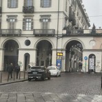 I muri coperti da graffiti in piazza Vittorio Veneto