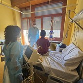 Operata per calcolosi renale all'ospedale di Orbassano mentre ascolta la sua playlist preferita