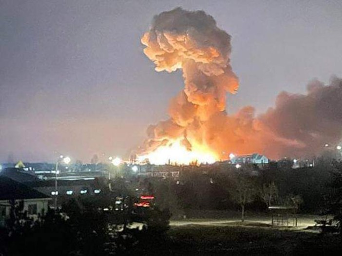 Una foto del primo attacco russo all'Ucraina